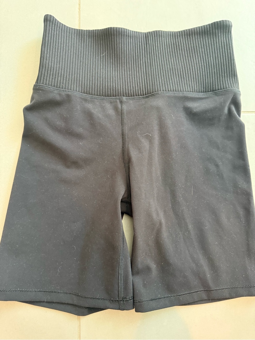 Vuori Rib Studio
Short High-Waist Ribbed Band Bike Shorts - Black vuori xs